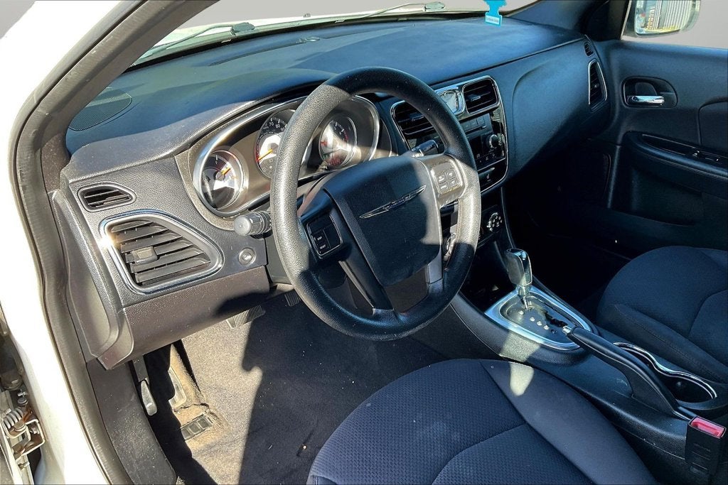 2013 Chrysler 200 LX