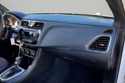 2013 Chrysler 200 LX