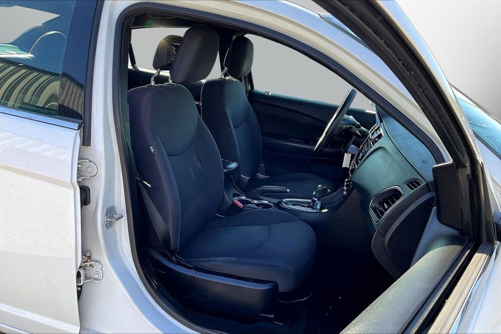 2013 Chrysler 200 LX