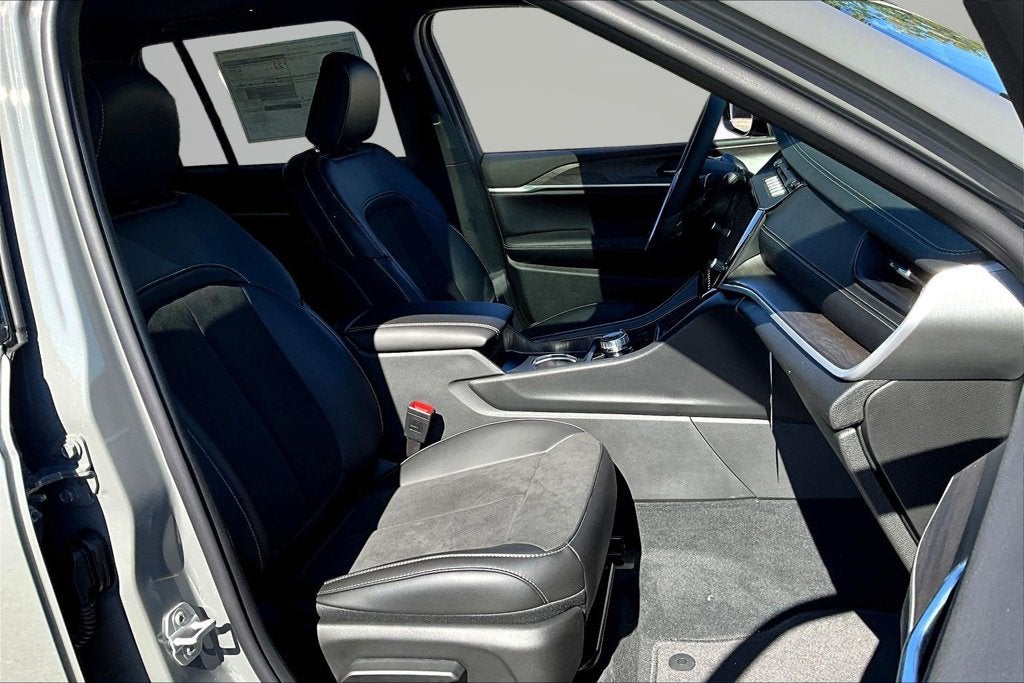 2027 Jeep Grand Cherokee Altitude