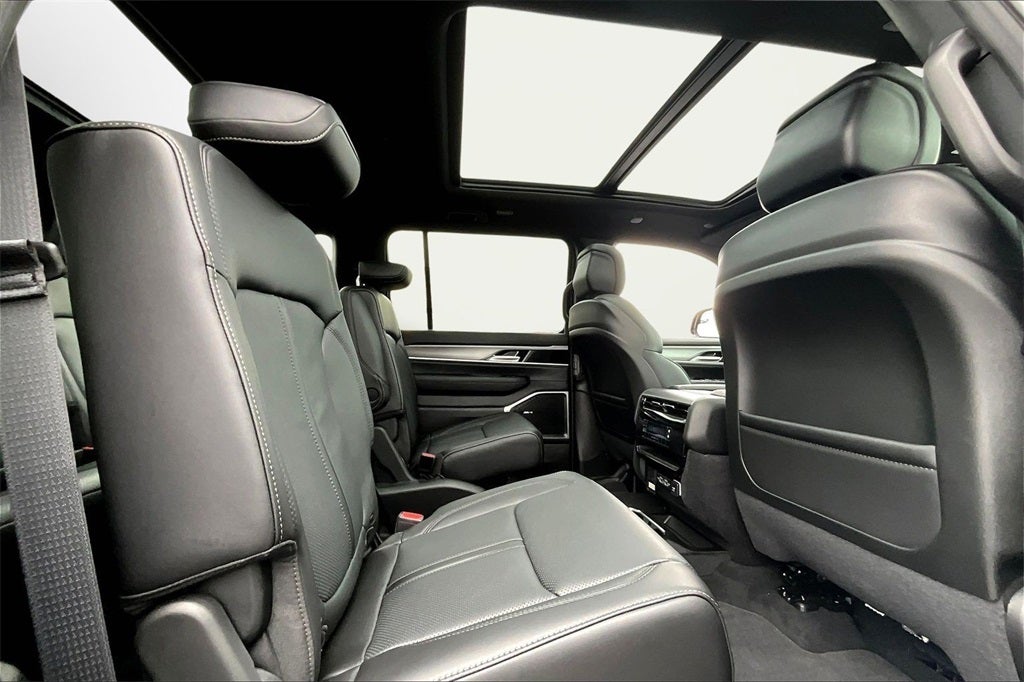 2026 Jeep Grand Wagoneer Base