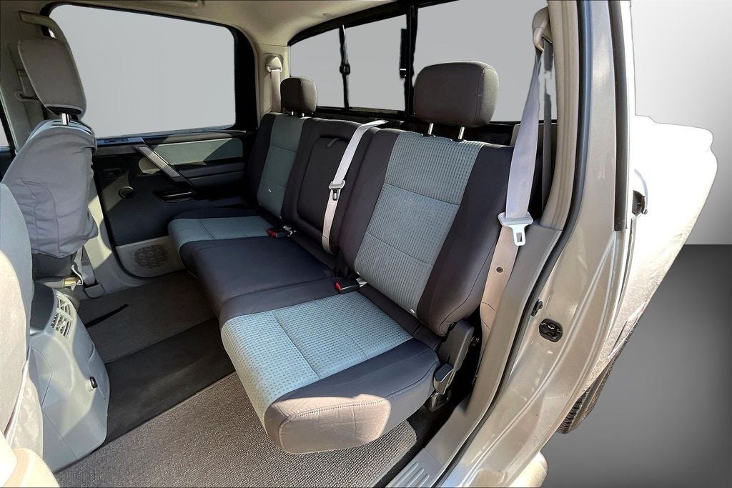 2004 Nissan Titan SE