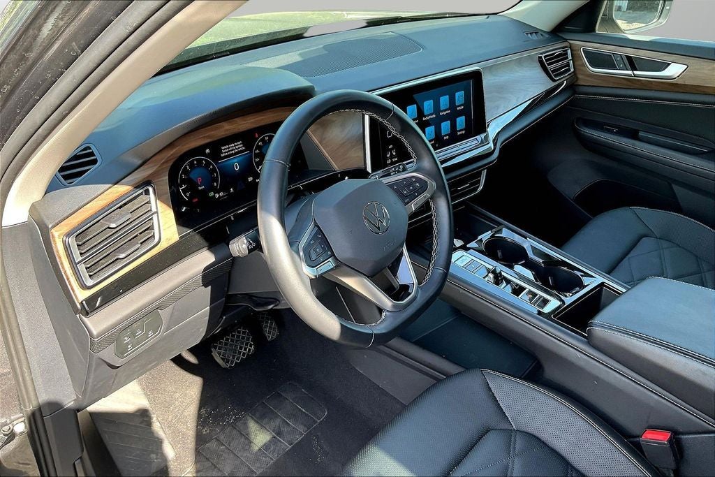 2025 Volkswagen Atlas 2.0T SE w/Technology