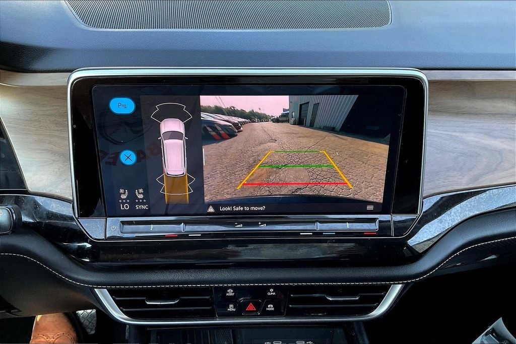 2025 Volkswagen Atlas 2.0T SE w/Technology