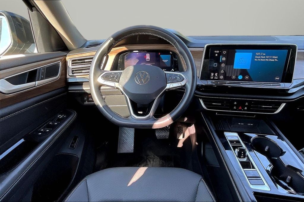 2025 Volkswagen Atlas 2.0T SE w/Technology