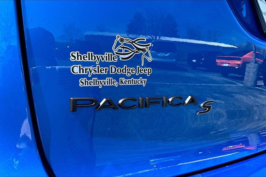 2026 Chrysler Pacifica Select