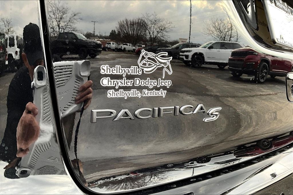 2026 Chrysler Pacifica Select