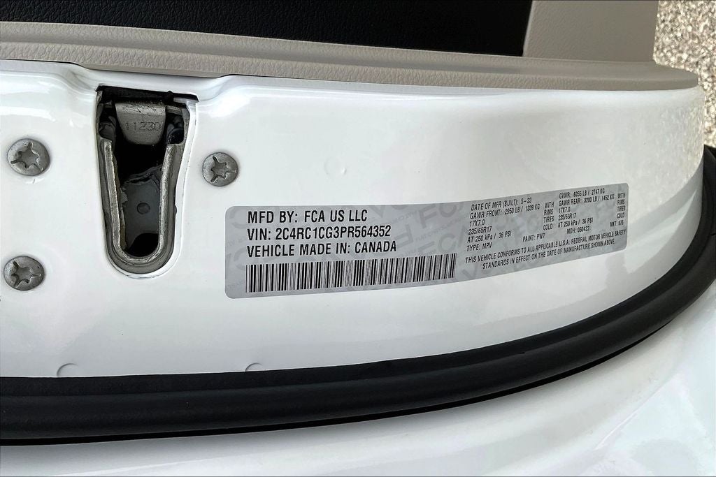 2023 Chrysler Voyager LX