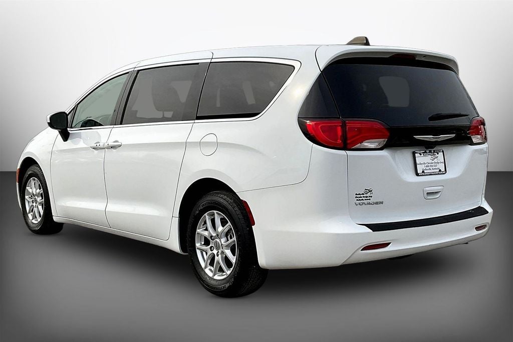 2023 Chrysler Voyager LX