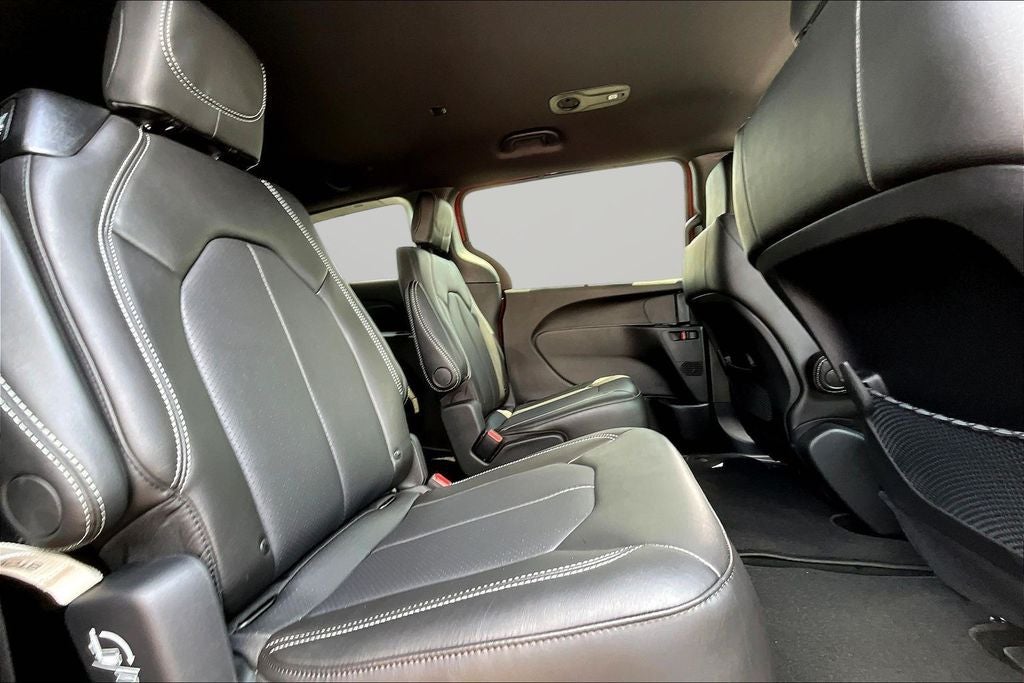 2027 Chrysler Pacifica LX