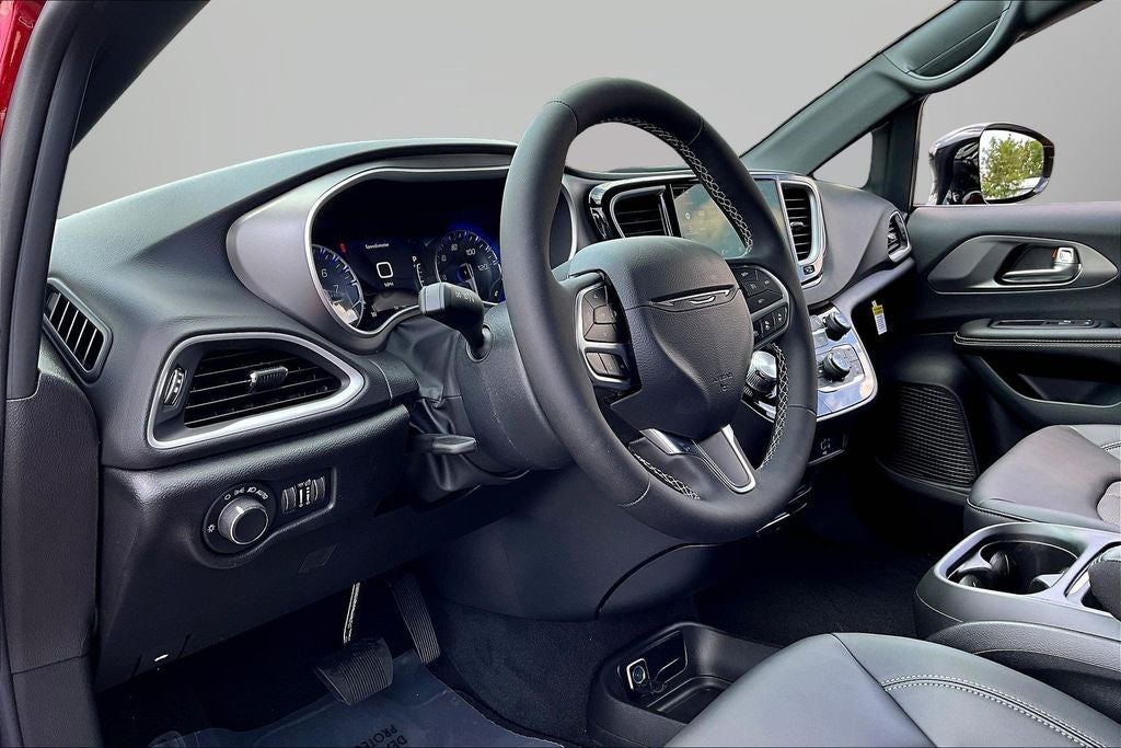 2027 Chrysler Pacifica LX
