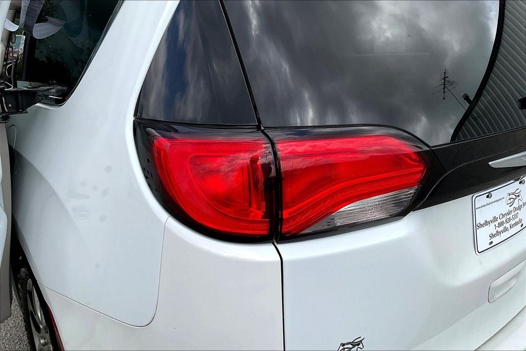 2023 Chrysler Voyager LX