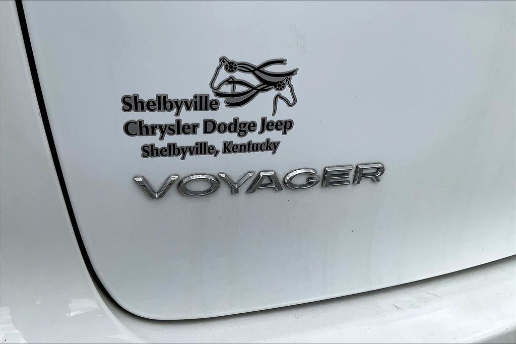 2023 Chrysler Voyager LX