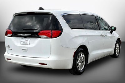 2023 Chrysler Voyager LX