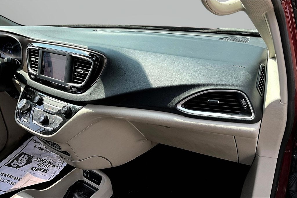 2023 Chrysler Voyager LX