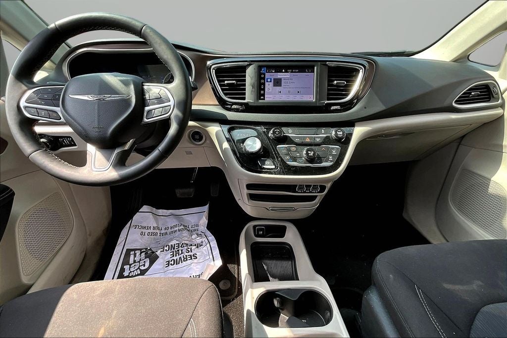 2023 Chrysler Voyager LX