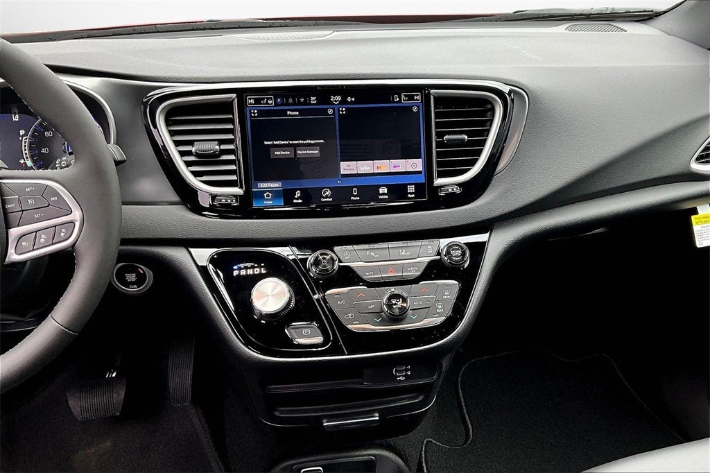 2026 Chrysler Voyager LX