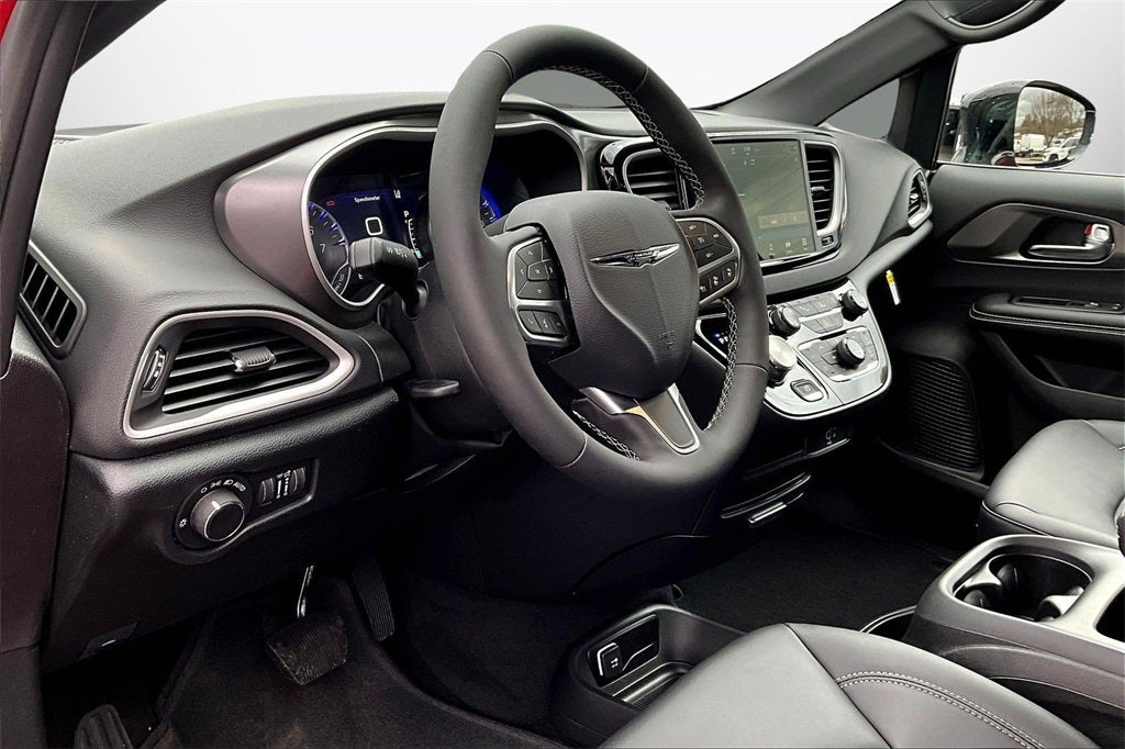 2026 Chrysler Voyager LX