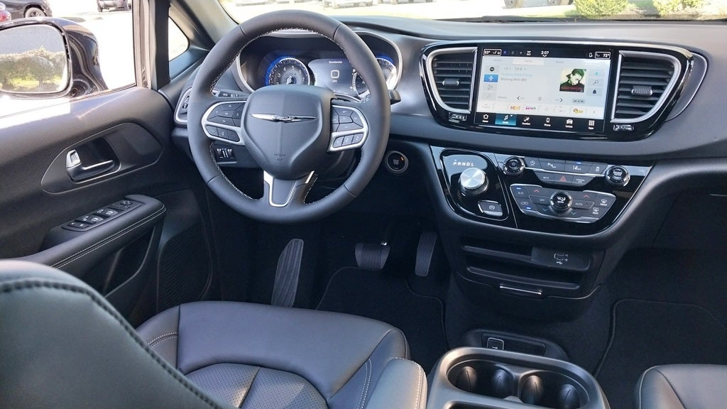 2026 Chrysler Voyager LX