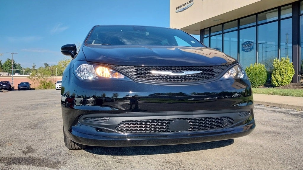 2026 Chrysler Voyager LX