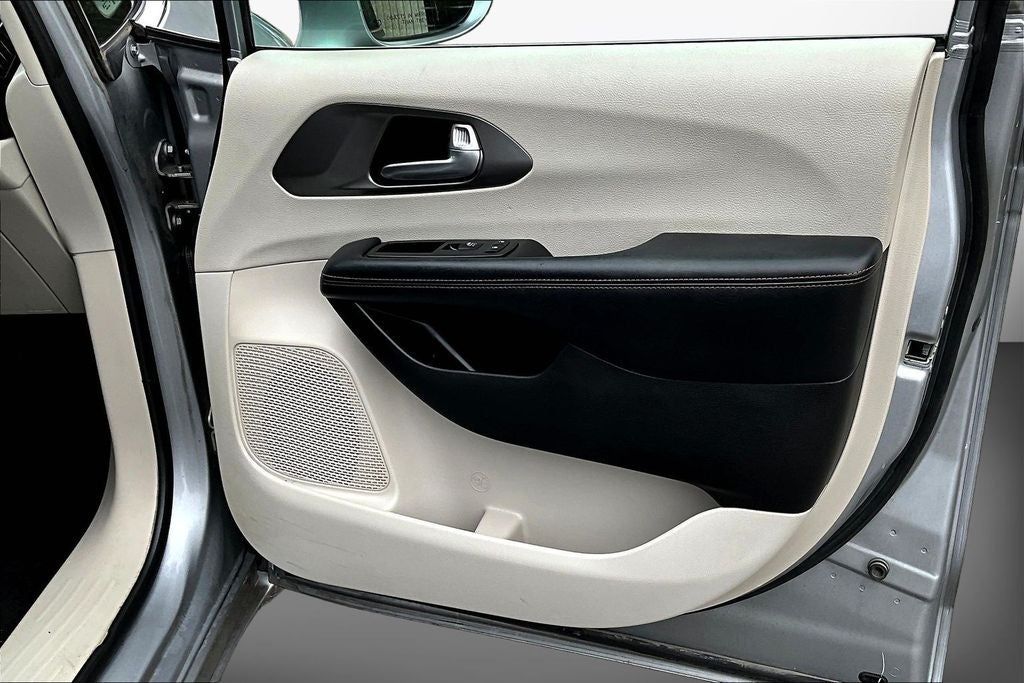 2020 Chrysler Pacifica Touring