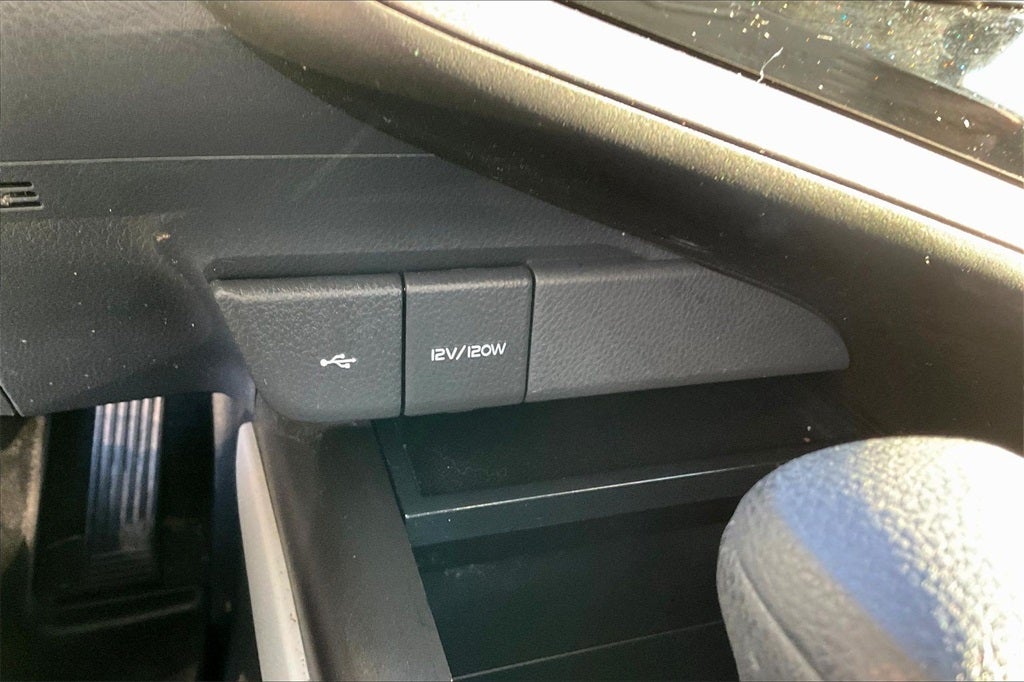 2022 Toyota Camry Hybrid LE