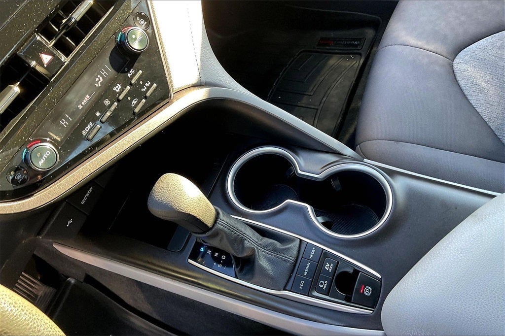 2022 Toyota Camry Hybrid LE