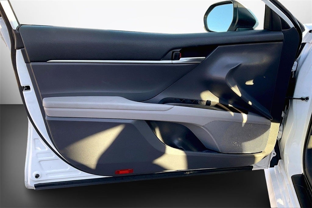 2022 Toyota Camry Hybrid LE