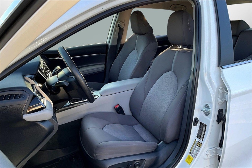 2022 Toyota Camry Hybrid LE