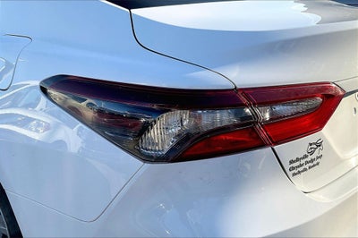 2022 Toyota Camry Hybrid LE