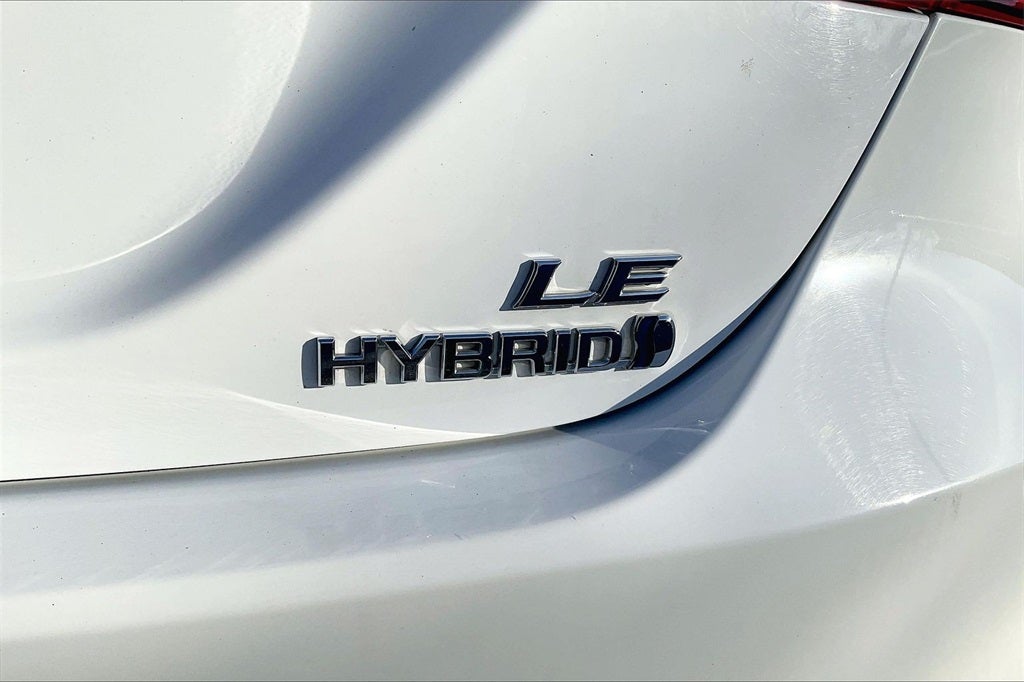 2022 Toyota Camry Hybrid LE