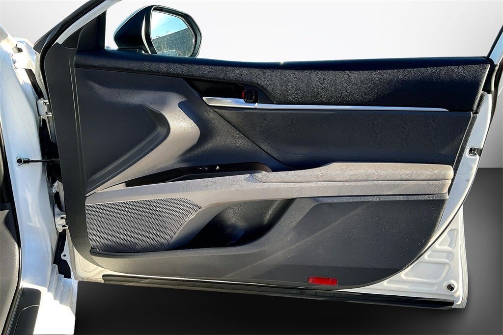 2022 Toyota Camry Hybrid LE