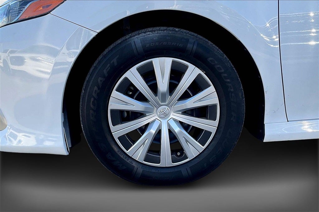 2022 Toyota Camry Hybrid LE