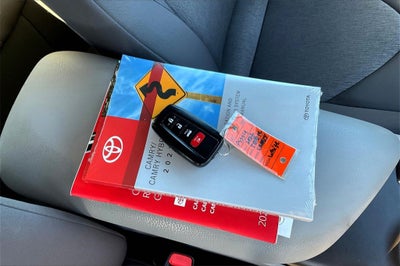 2022 Toyota Camry Hybrid LE