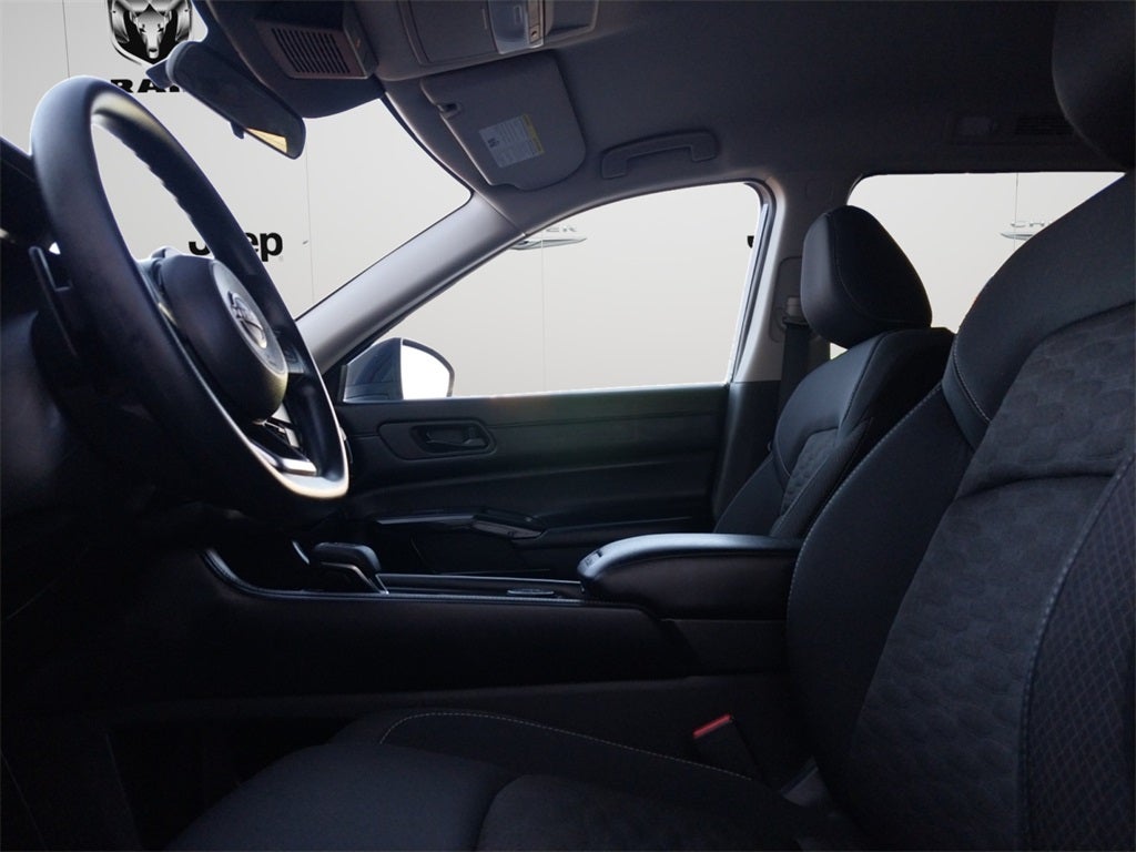 2024 Nissan Pathfinder S