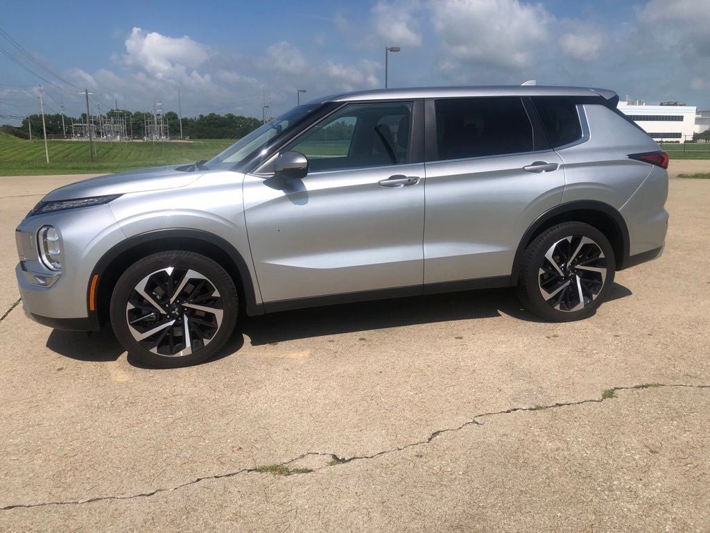 2024 Mitsubishi Outlander SE Black Edition w/Pano Roof