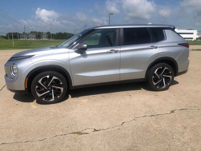 2024 Mitsubishi Outlander SE Black Edition w/Pano Roof
