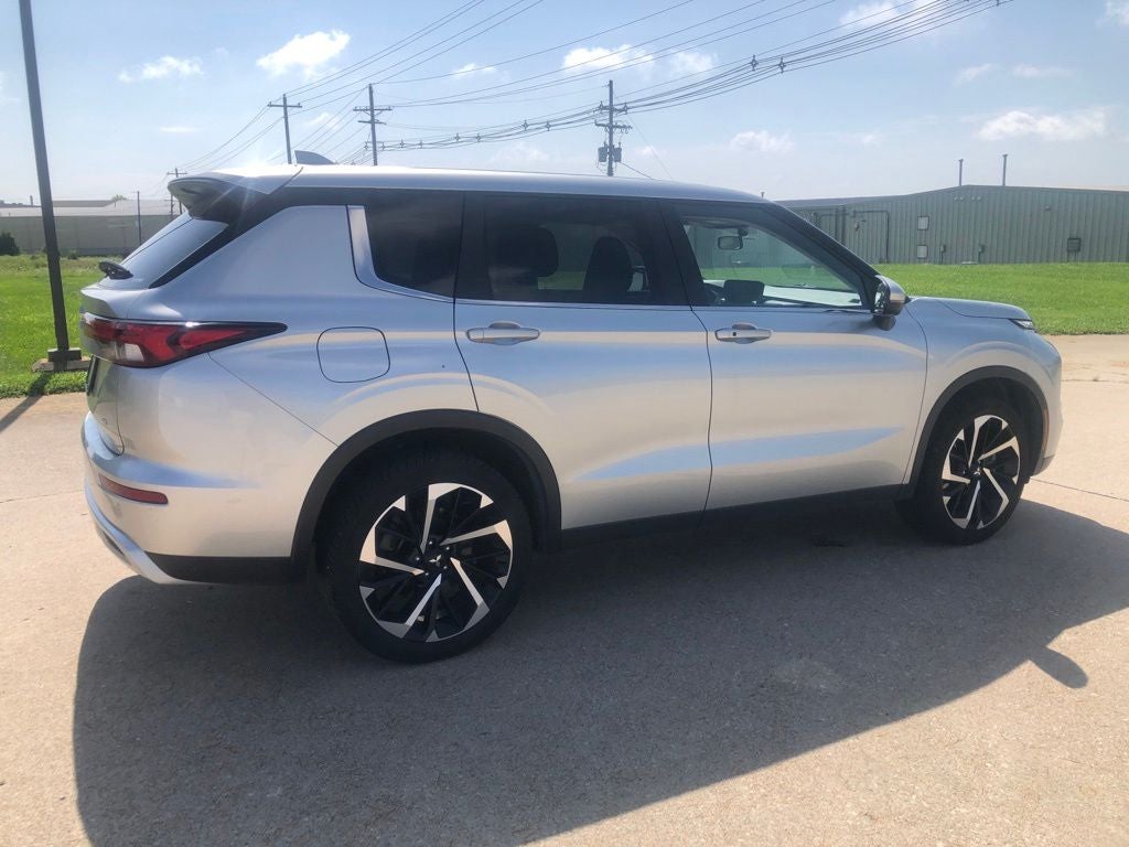 2024 Mitsubishi Outlander SE Black Edition w/Pano Roof
