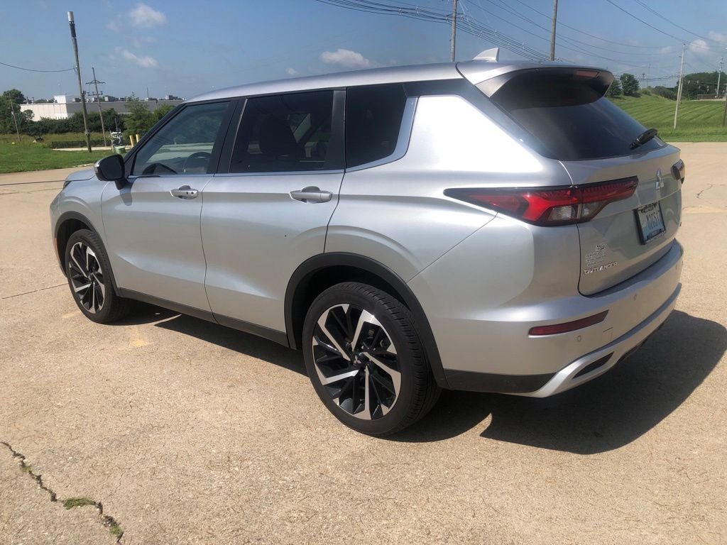 2024 Mitsubishi Outlander SE Black Edition w/Pano Roof