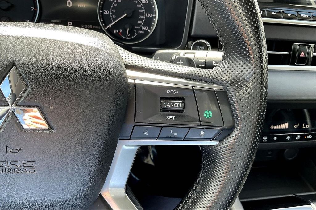 2024 Mitsubishi Outlander SE Black Edition w/Pano Roof