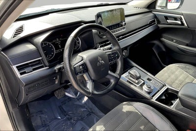 2024 Mitsubishi Outlander SE Black Edition w/Pano Roof