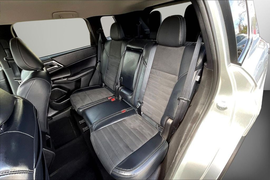 2024 Mitsubishi Outlander SE Black Edition w/Pano Roof