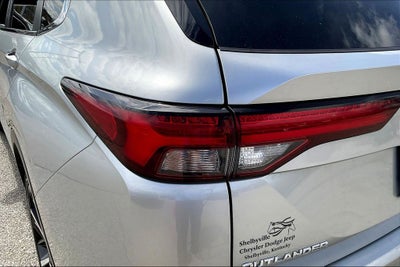2024 Mitsubishi Outlander SE Black Edition w/Pano Roof
