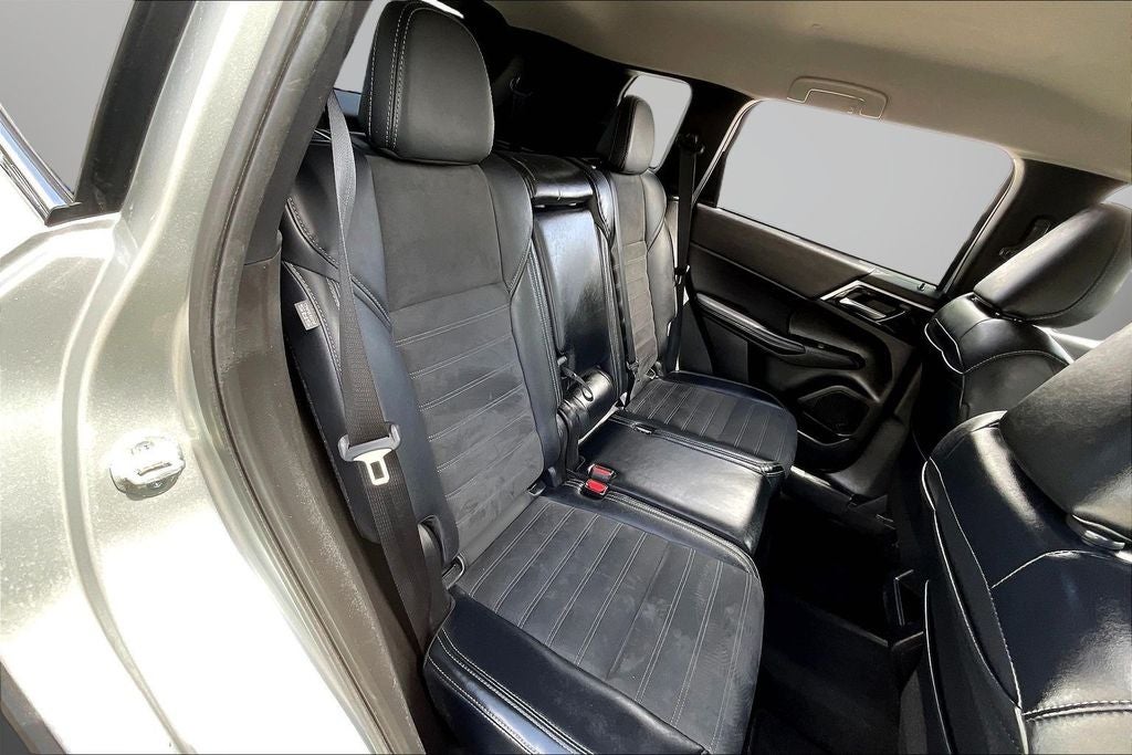 2024 Mitsubishi Outlander SE Black Edition w/Pano Roof