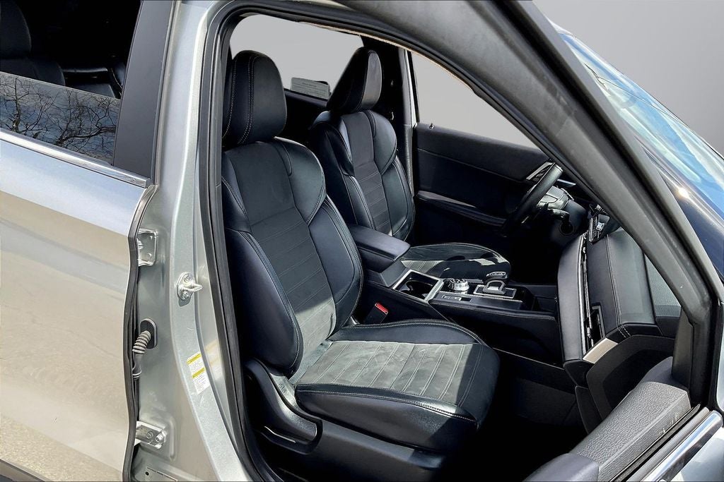 2024 Mitsubishi Outlander SE Black Edition w/Pano Roof