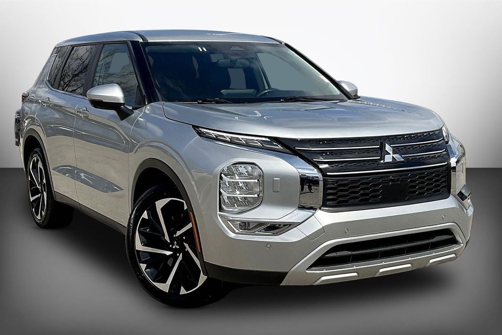 2024 Mitsubishi Outlander SE Black Edition w/Pano Roof