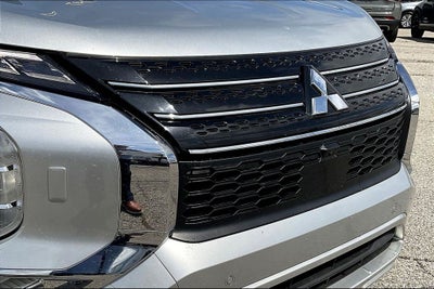 2024 Mitsubishi Outlander SE Black Edition w/Pano Roof