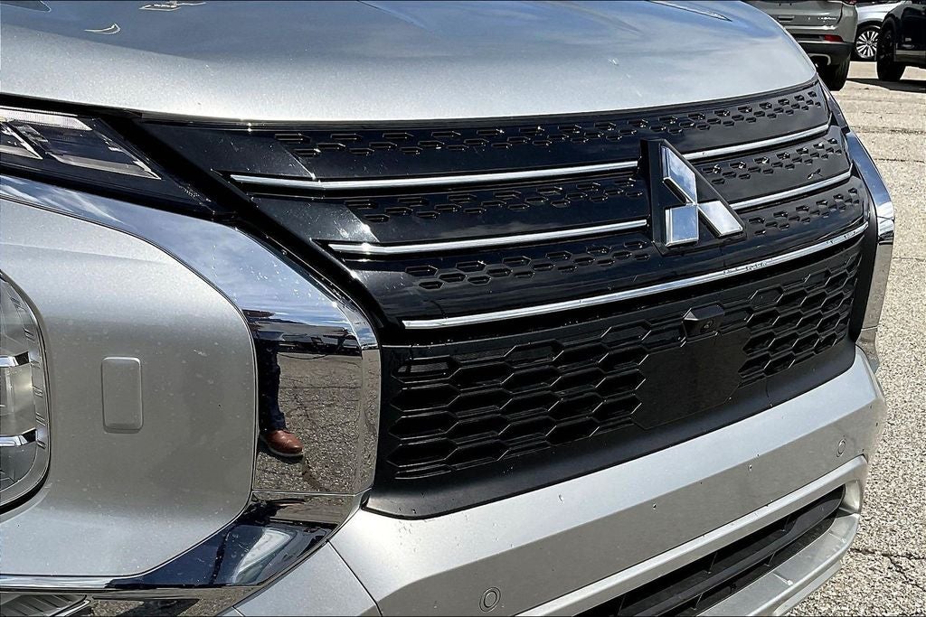 2024 Mitsubishi Outlander SE Black Edition w/Pano Roof