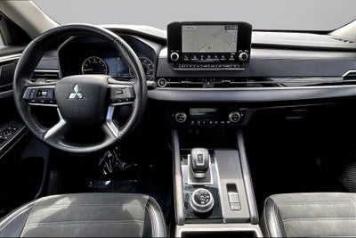 2024 Mitsubishi Outlander SE Black Edition w/Pano Roof