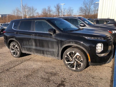 2024 Mitsubishi Outlander SE Black Edition w/Pano Roof
